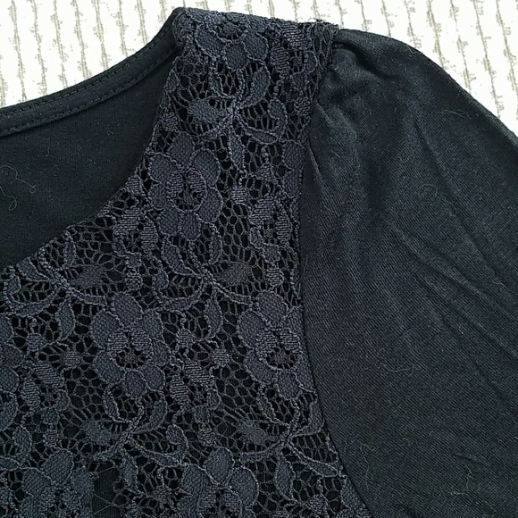 Very pretty soft top with crocheted pattern on too - Picture 3 of 8